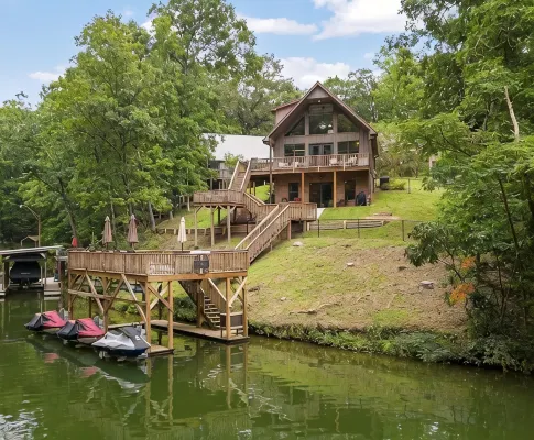 Lakefront 3-bedroom cottage on Watts Bar Lake with boat slip! - 4-Star