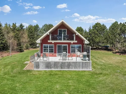 On one of the 𝗜𝘀𝗹𝗮𝗻𝗱'𝘀 𝗯𝗲𝘀𝘁 𝗯𝗲𝗮𝗰𝗵𝗲𝘀; enjoy sun, sand & sea! - balcony