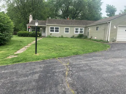 Cozy Cottage - 14 Mi. S. of Indianapolis in the Greenwood/Bargersville Area