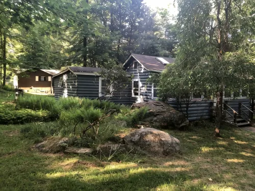 Cozy, Quiet Cottage-style Cabin - 10m to Bethel Woods music venue!