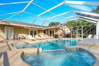 Escape to a Tropical Paradise with a Private Pool & Jacuzzi