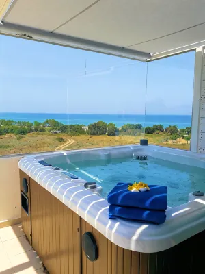 Seabreeze, a new luxury seafront villa for up to 9 people - Villa