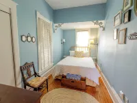 Historic Cottage - Walk to Downtown & Trails Hotels in Ogle County