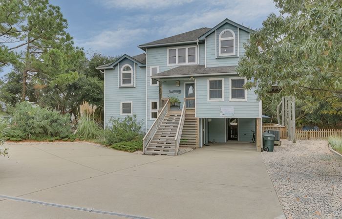 LOCATION, privacy, spaciousness! Be on the beach instead of sitting in traffic!