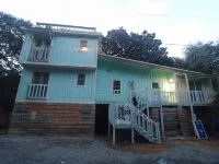 Walk to the beach, restaurants, bars and shopping.  Park the car and enjoy Folly