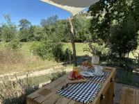 Stylish house with fabulous view of the medieval hilltop village Cordes sur Ciel - บังกะโล