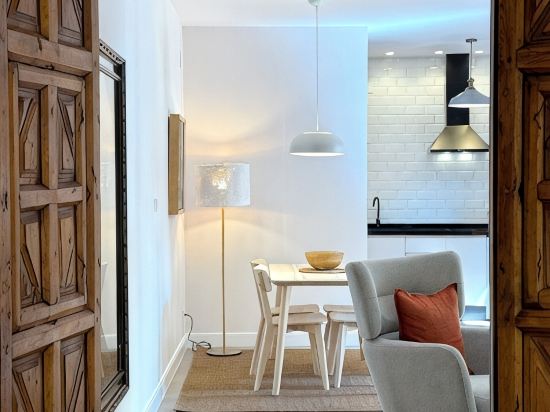 Casa junto a la Alhambra con vistas y jardín privado