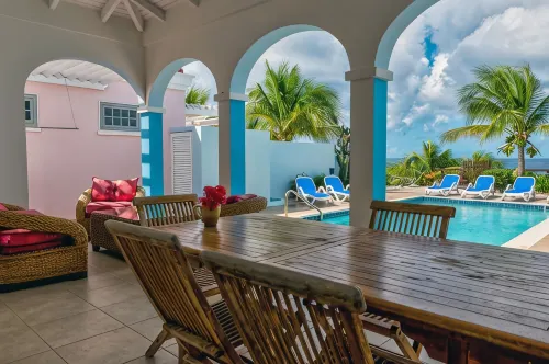 Luxury oceanfront villa, full AC private pool, direct ocean access, great diving