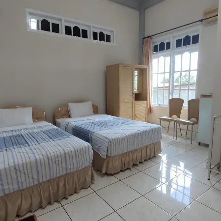 Hotel Mentari Ende Отели в г. Энде