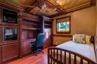 Palm Villa: New Remodel / Waterfront / Salt Water Pool!