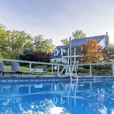 NEW Spectacular Views & Private space on a Scenic Mountain 40ft Salt Water Pool