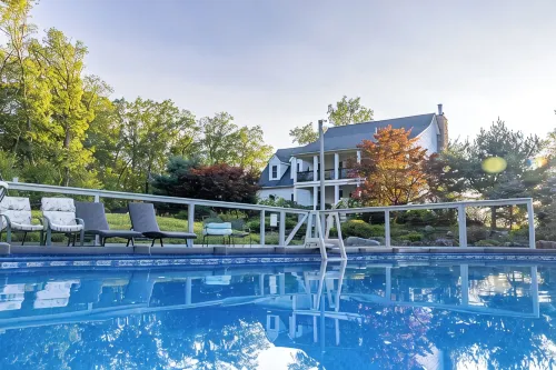 NEW Spectacular Views & Private space on a Scenic Mountain 40ft Salt Water Pool