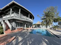 Private Beachfront Villa with Pool. - Villas