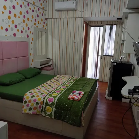Lina Room at Apartemen Green Lake View