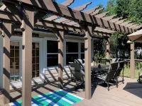 Summer Openings! Perfect Spot on Lake for Fishing! Spacious Home & Backyard - Wifi