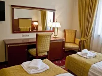 Hotel Holiday Park Hotels near Bialoleka
