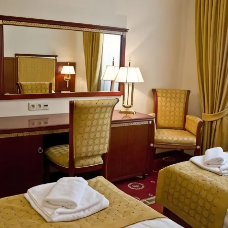 Hotel Holiday Park Отели рядом с достопримечательностью «Станция метро Mlociny»