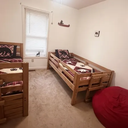 Treetop Cabin - Sleeps 9, Sauna, Game Room, Fire Pit, Smoker & Dual Grill, Views