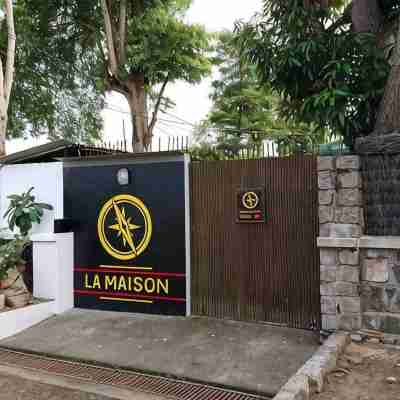 La Maison Hotel Exterior