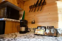 Tiny Timber-28 Miles to Yellowstone - Chalets