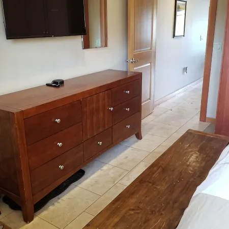 Lake View Condo across from the Public Park and Beach, Downtown Chelan!