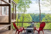 Lake View Nature Cabin at Bear Bluff Retreat