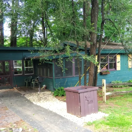 Cottontail Cabin at the Adirondack Lodge =- 5 mins to Lake George Village