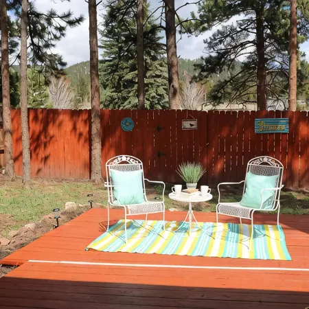 Cozy Updated Townhouse with Private Deck and Mountain Views