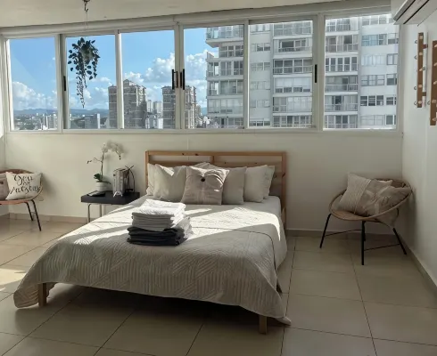 Studio with marvelous view in San Juan, PR-beachfront at Condado, AC, WiFi, Pool