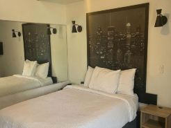 Super 8 by Wyndham Montreal