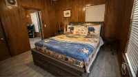 Charming 2br / 1ba Cottage < 2 Min Walk From Beach on Anna Maria Island Florida - Country Houses