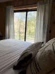 The White Birch • Cozy Luxe Cabin • 7 Min to Mount Snow
