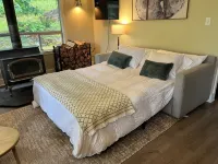 4 Acre Hiker's Nature Sanctuary in town - Bungalows