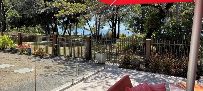 Absolute Beachfront 2 Bedroom Luxury Holiday Home Hotels in Trinity Beach