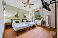 Ultimate Stone Mountain I Cabin-Style I  Sleep 20 - balcony