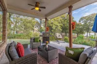 Cozy Lakefront Serenity-Dock & Boatlift, Firepit & Fish
