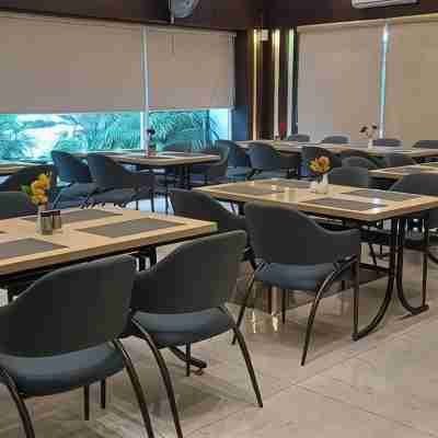 D Wayfarer Inn Resort Dining/Meeting Rooms