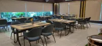 D Wayfarer Inn Resort