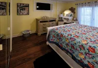 "  in Ground  Salt Water Pool    3 Bedrooms 2Baths "Sleeps 8   1st  Level. - Private Pool