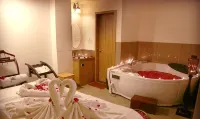 The Fern Residency Rajkot, Series by Marriott - spa