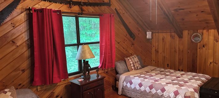 Cozy 2-bedroom cabin in awesome Blairsville with ac and wifi. Hotels in Union County