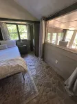 春泉河:溪畔,春泉河南叉私享區域木屋