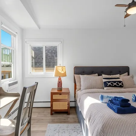 Waterfront Loft 1BR / Bayfront Deck + Beach Access
