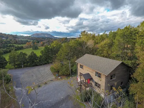 Cabin 25 - Spacious 6-bedroom private home minutes from downtown Lexington - 4 estrellas