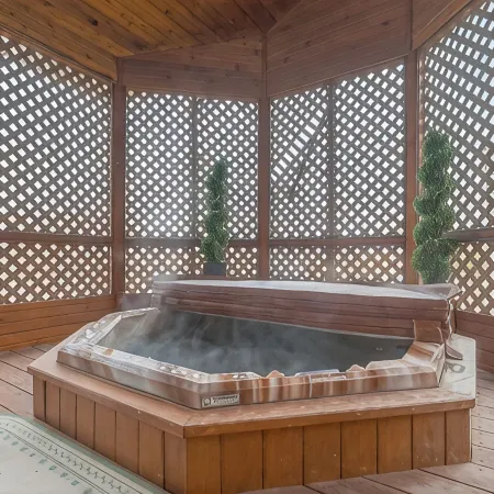 5Br Snake River View Retreat, Hot Tub, Sleeps 13, Steps to River Path.