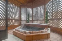 5Br Snake River View Retreat, Hot Tub, Sleeps 13, Steps to River Path. - 3-Star