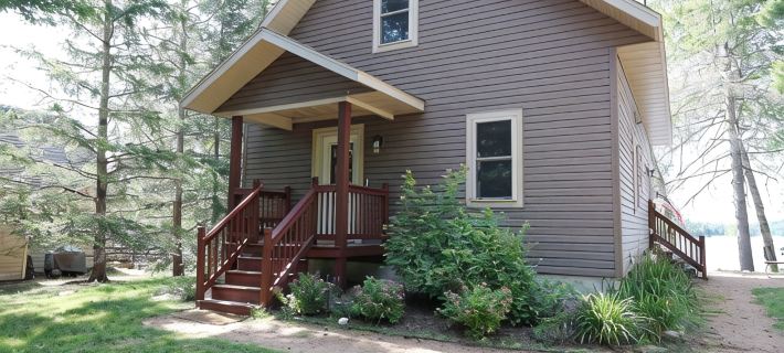 Serene Lakefront Retreat: A/C, dock, canoe, kayaks Hotéis em Oneida County
