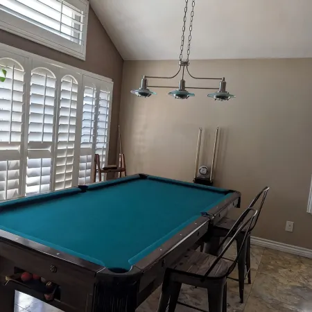 3-bedroom pool house in amazing Ontario with WiFi, AC. Start your getaway now