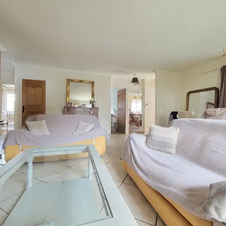 Family Home with Jacuzzi, Swimming Pool and Gym Hotels in Apt