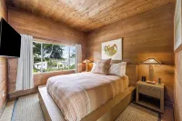 Newly Renovated Oceanfront Retreat in Bolinas with Spa and Huge Fenced Yard - 4-Star